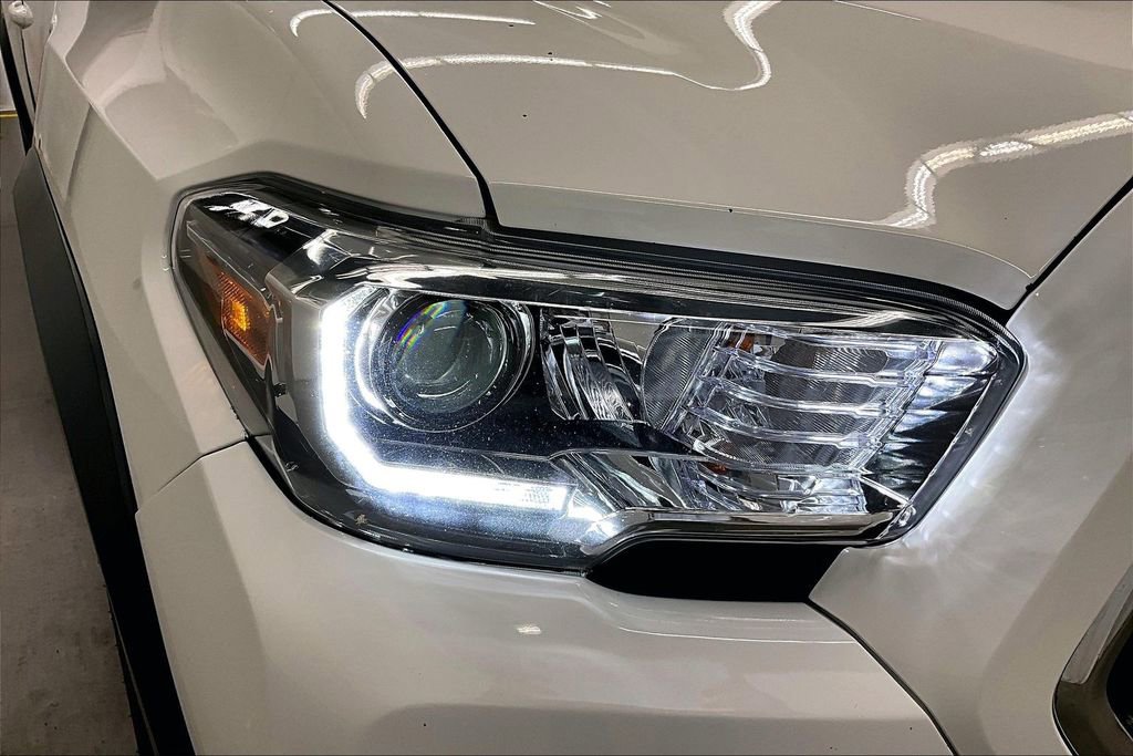 Used 2019 Toyota Tacoma TRD Off-Road AWD/4WD image 31