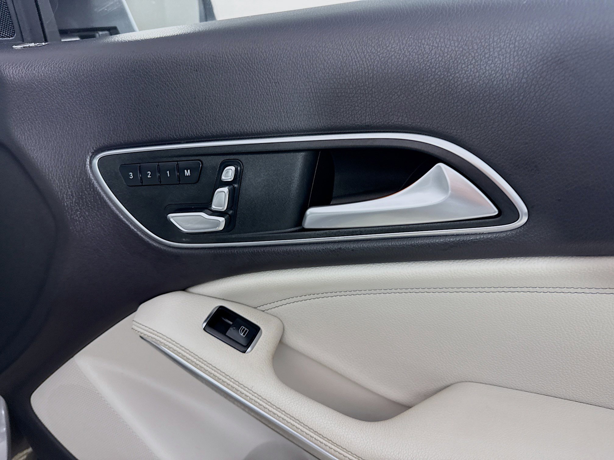Used 2018 Mercedes-Benz CLA 250 image 30