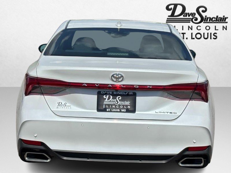 Used 2022 Toyota Avalon Limited w/ Advanced Safety Package FWD image 4