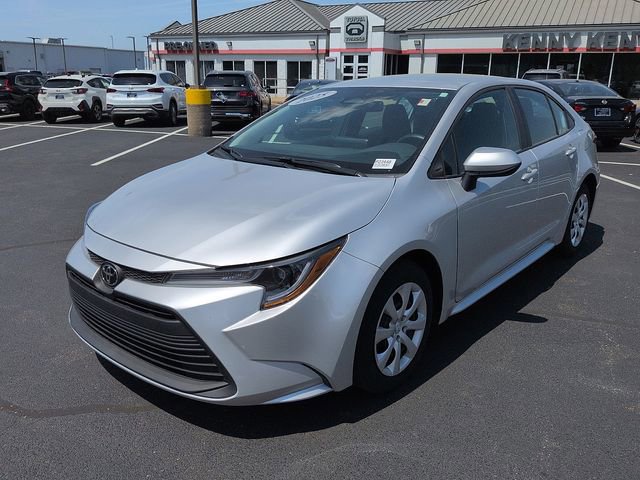 Certified 2025 Toyota Corolla LE FWD image 3
