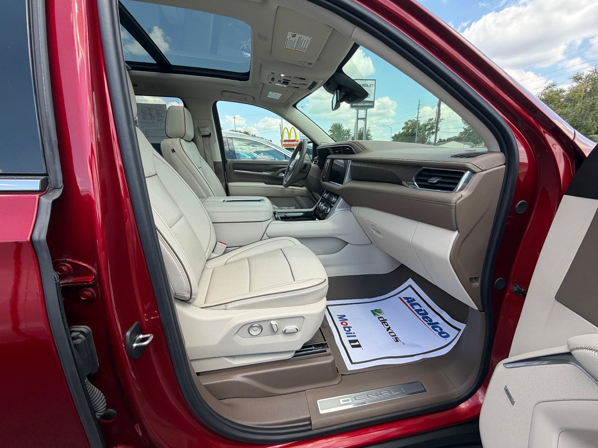 Used 2024 GMC Yukon Denali w/ Max Trailering Package AWD/4WD image 12