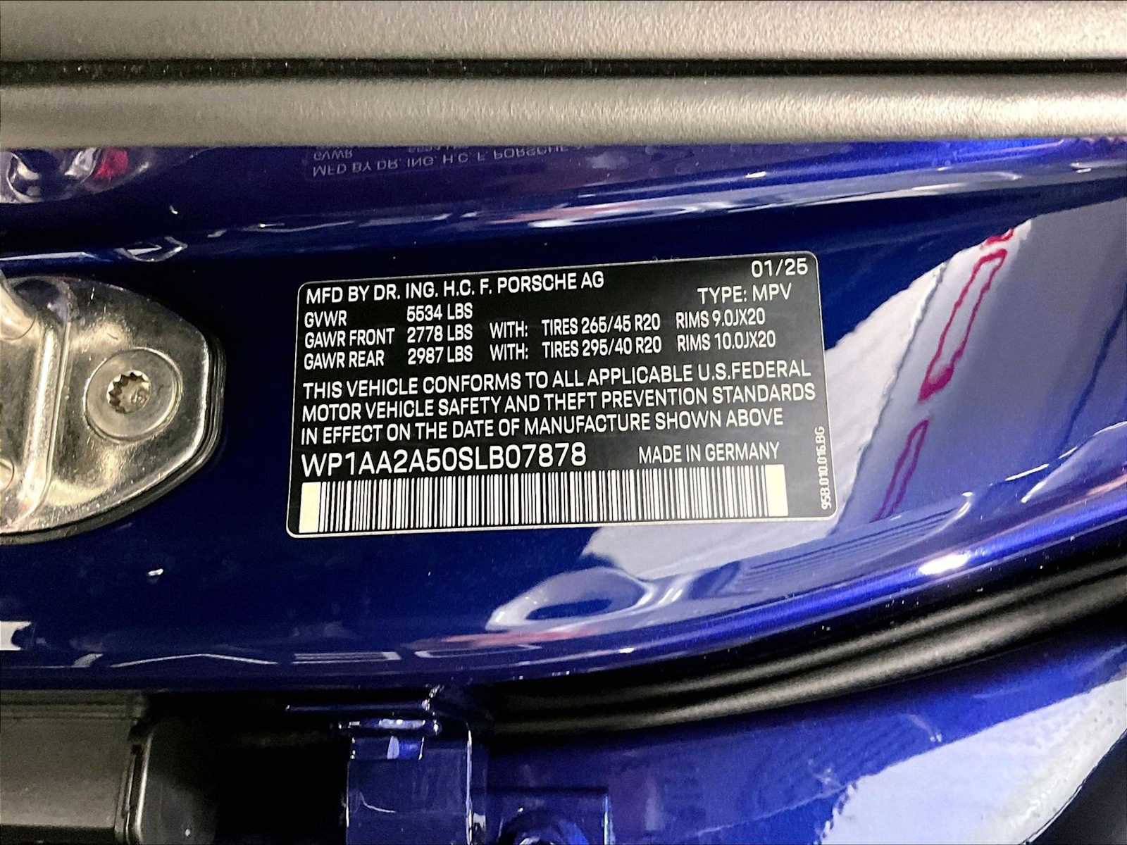 Used 2025 Porsche Macan image 36