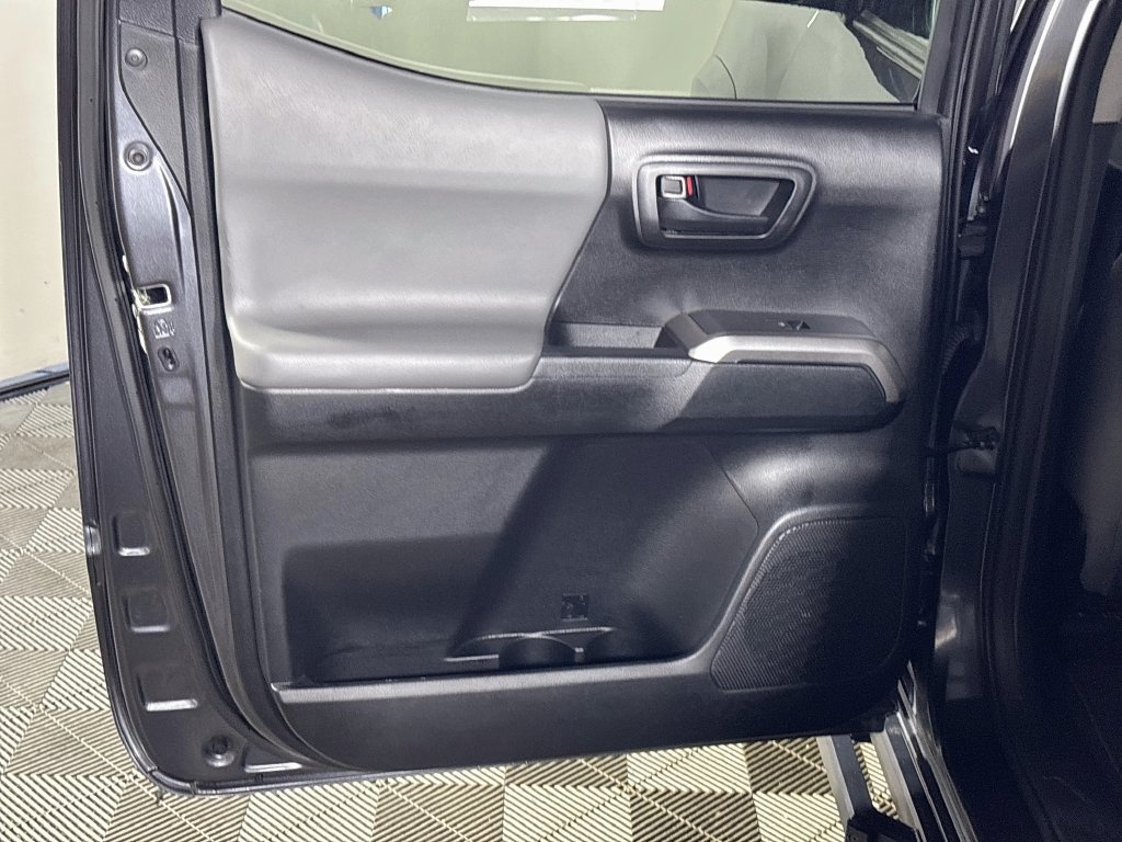Used 2021 Toyota Tacoma SR5 RWD image 18