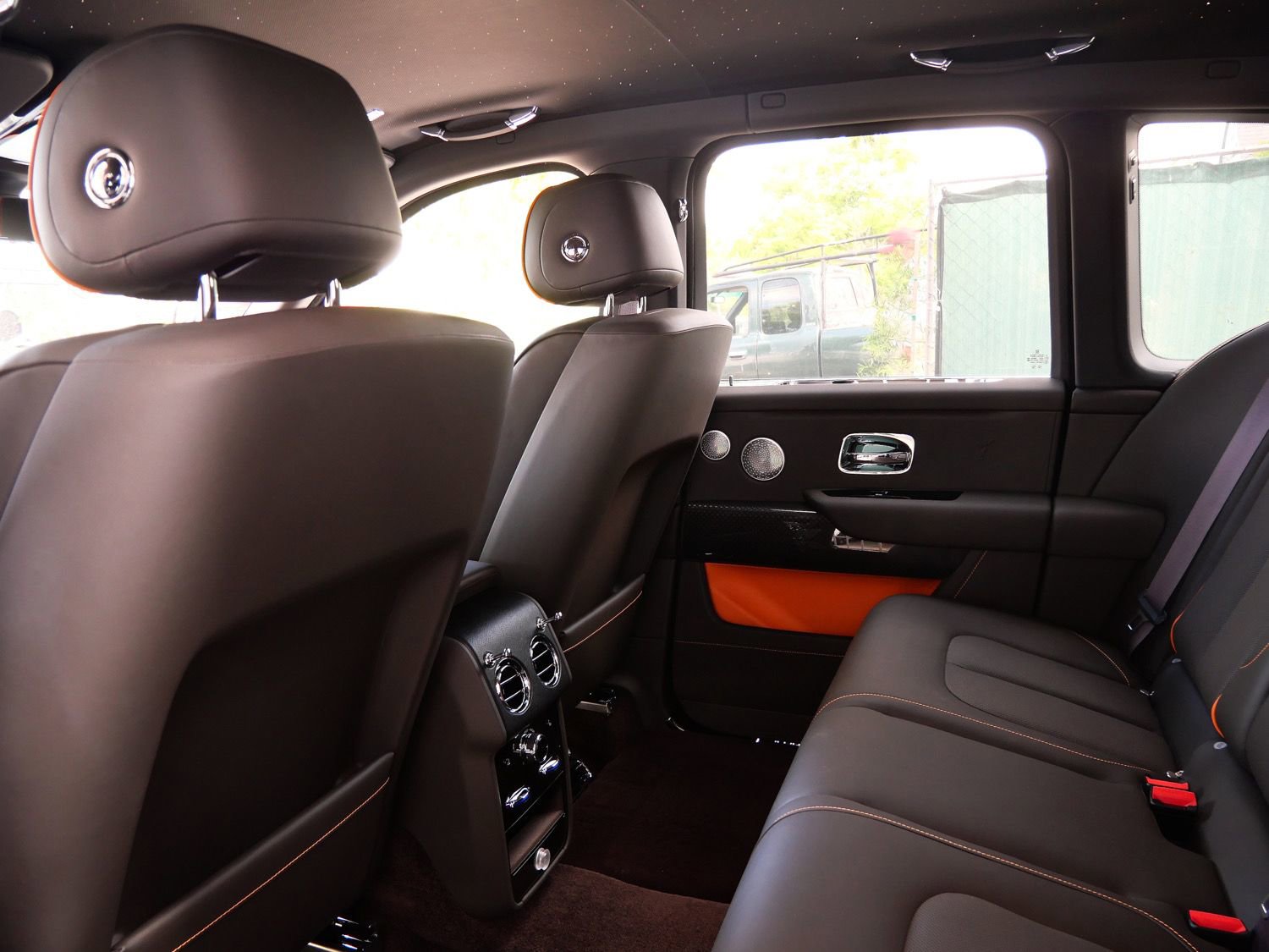 Certified 2022 Rolls-Royce Cullinan Black Badge AWD/4WD image 29