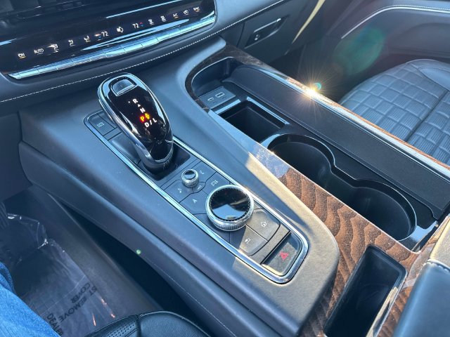 Certified 2022 Cadillac Escalade Sport Platinum w/ Heavy-Duty Trailer Package AWD/4WD image 27