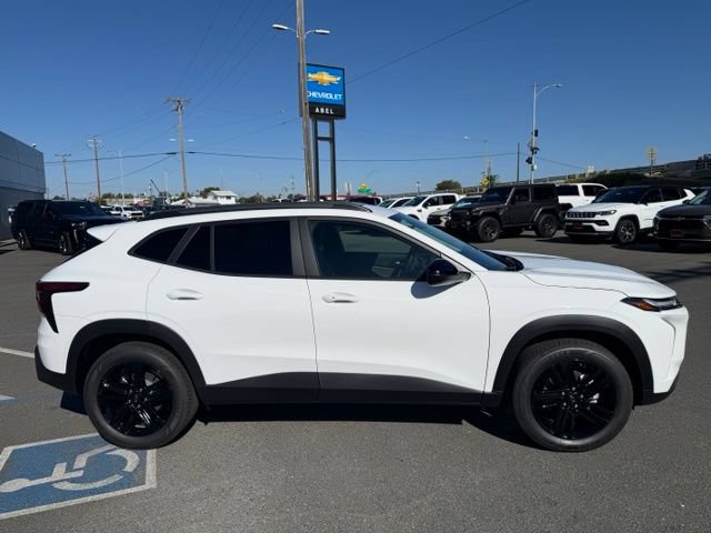 New 2026 Chevrolet Trax ACTIV w/ Sunroof Package FWD image 4