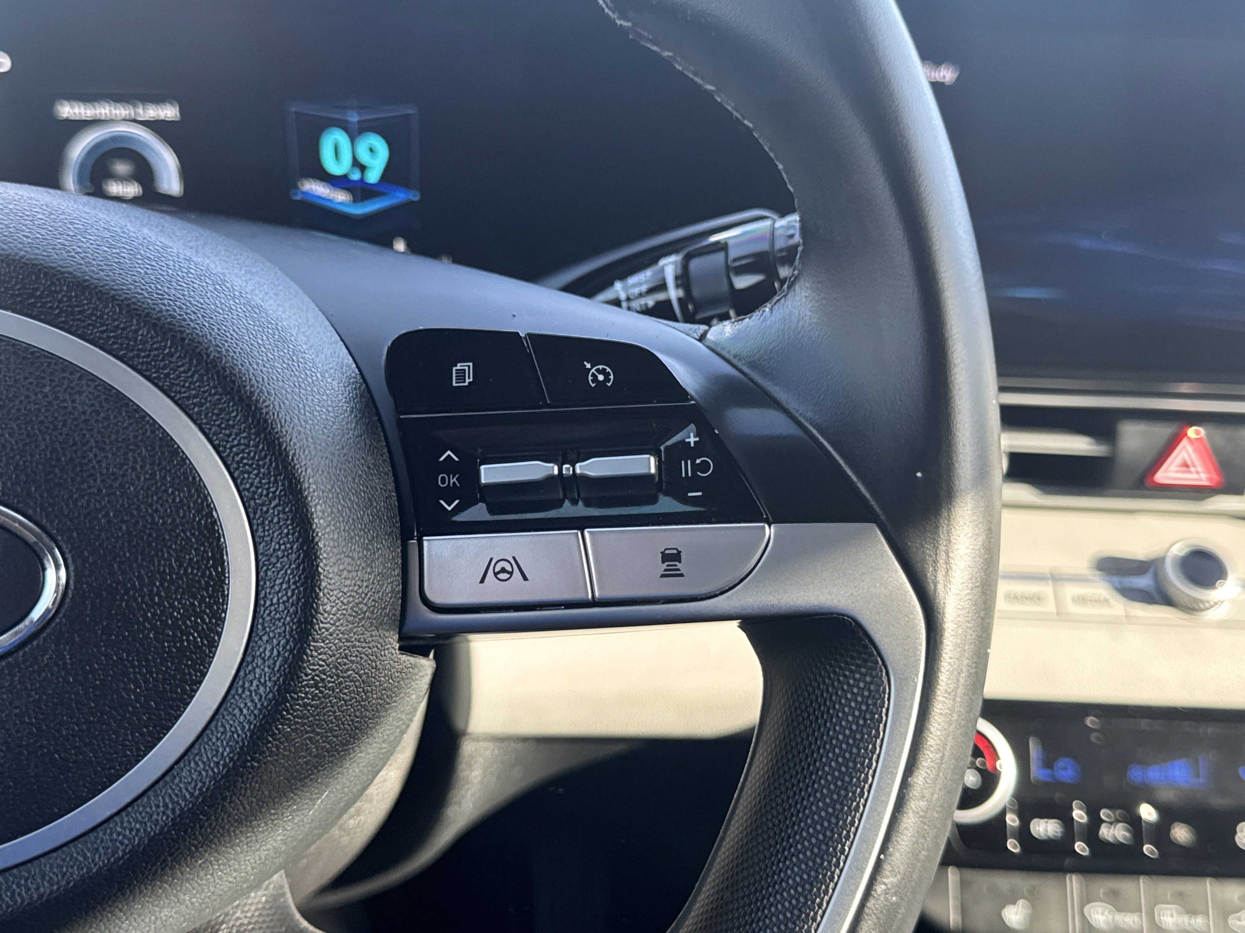 Used 2021 Hyundai Elantra Limited image 15