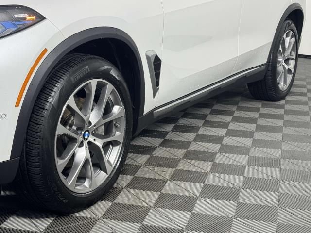 Used 2025 BMW X5 xDrive40i w/ Climate Comfort Package image 13