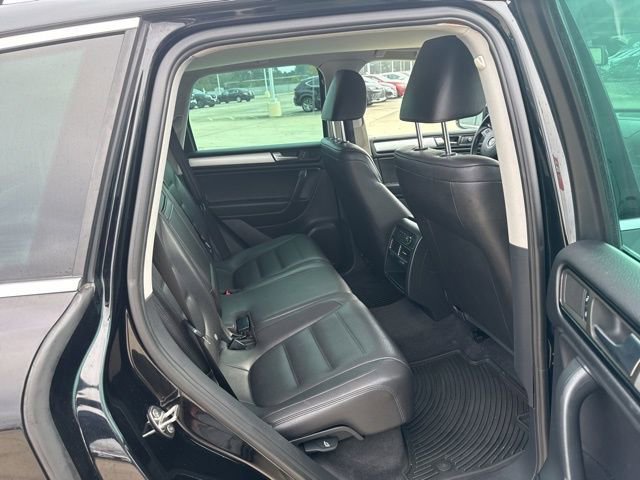 Used 2011 Volkswagen Touareg VR6 image 12