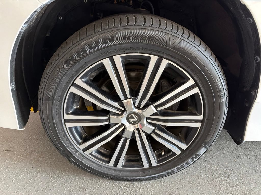 Used 2019 Lexus LX 570 4WD w/ Luxury Package image 6