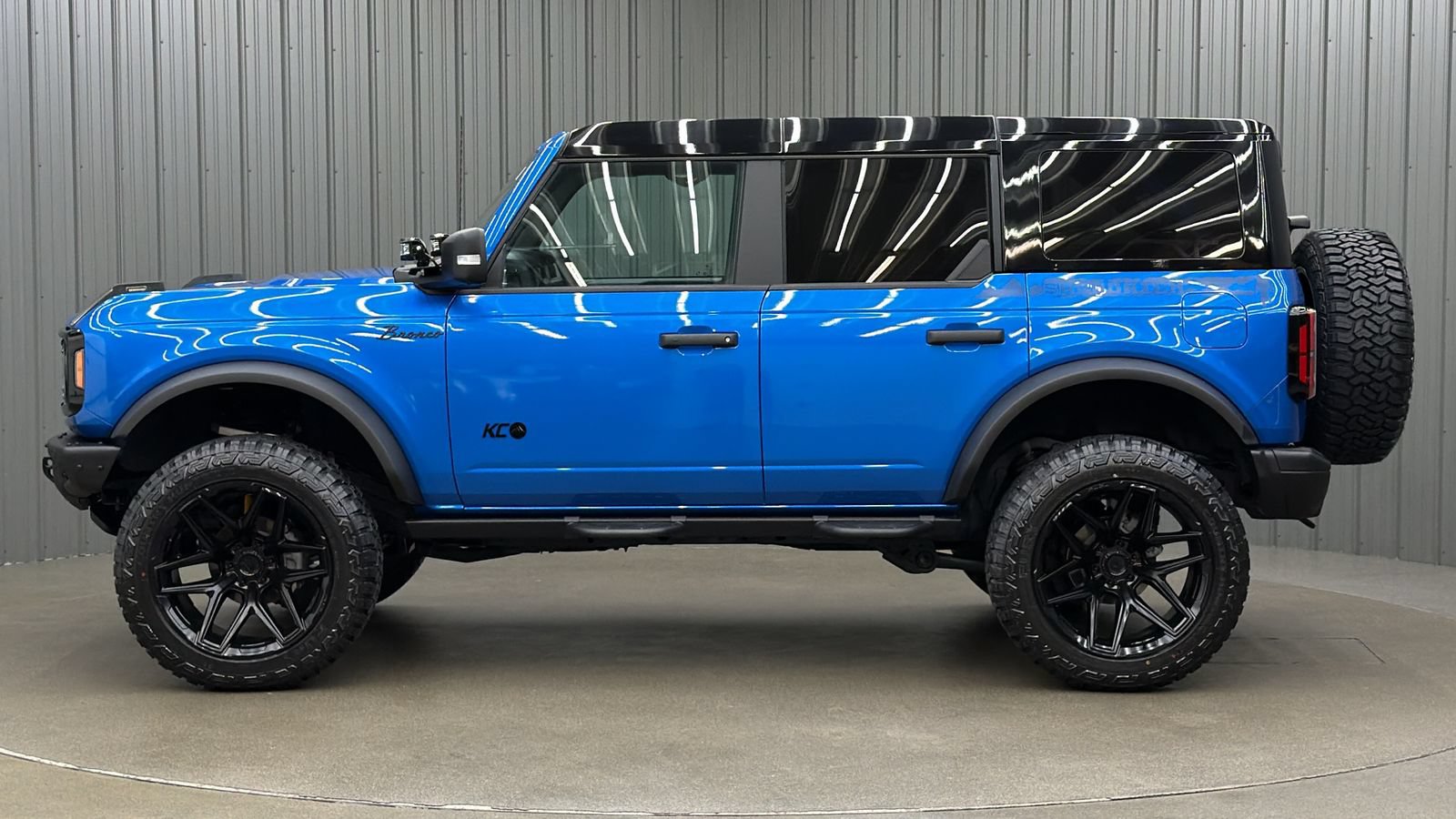 Used 2025 Ford Bronco Badlands AWD/4WD image 2