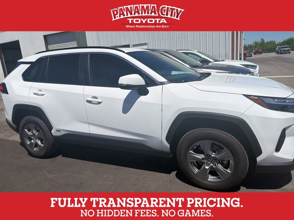 Used 2022 Toyota RAV4 XLE AWD/4WD image 1