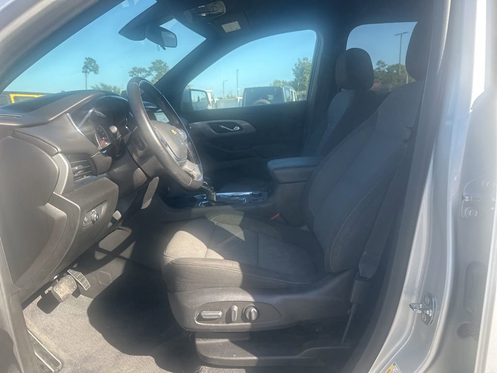 Used 2022 Chevrolet Traverse LT image 15
