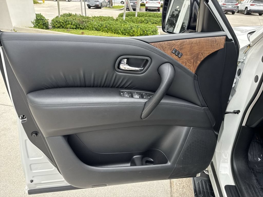 Used 2024 Nissan Armada SL w/ Captain's Chairs Package AWD/4WD image 39