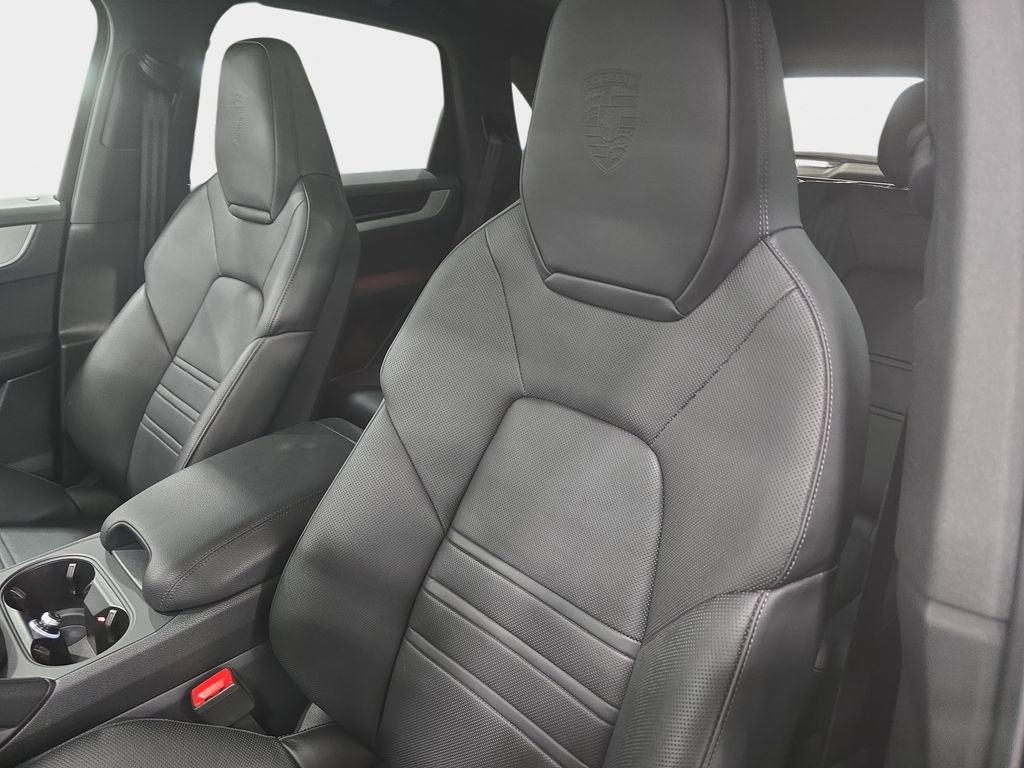 Used 2024 Porsche Cayenne AWD/4WD image 24