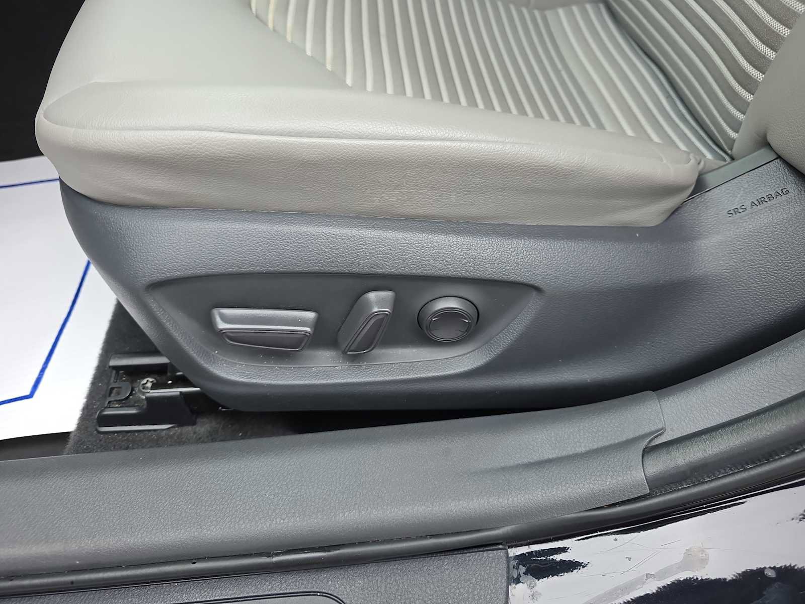 Used 2021 Toyota Camry SE image 16