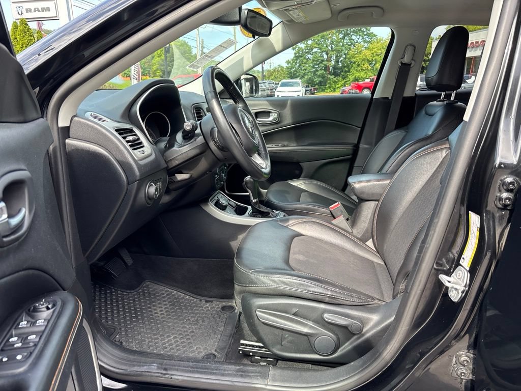 Used 2019 Jeep Compass Latitude w/ Cold Weather Group AWD/4WD image 14