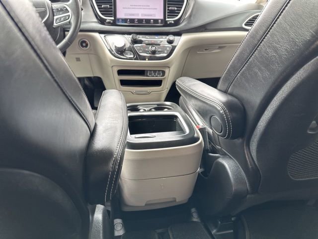 Used 2023 Chrysler Pacifica Touring-L FWD image 19