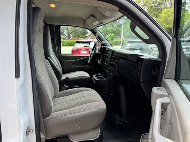 Used 2017 GMC Savana 3500 RWD image 14