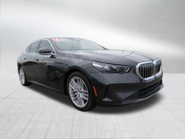 Used 2024 BMW 530i xDrive w/ Premium Package AWD/4WD image 2