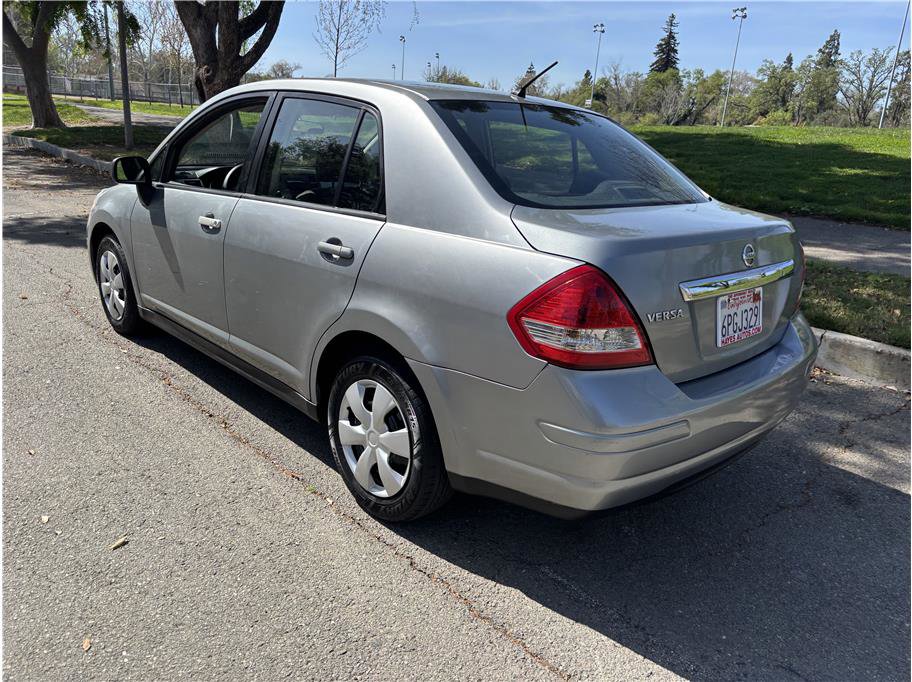 Used 2011 Nissan Versa 1.8 S FWD image 5