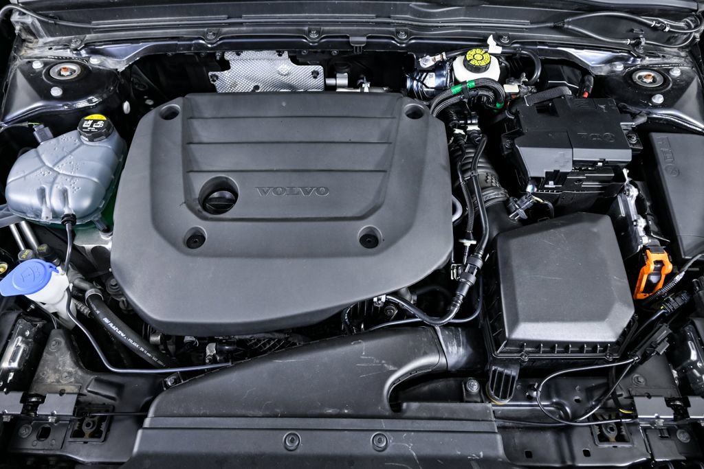 Certified 2025 Volvo XC40 B5 Plus image 35