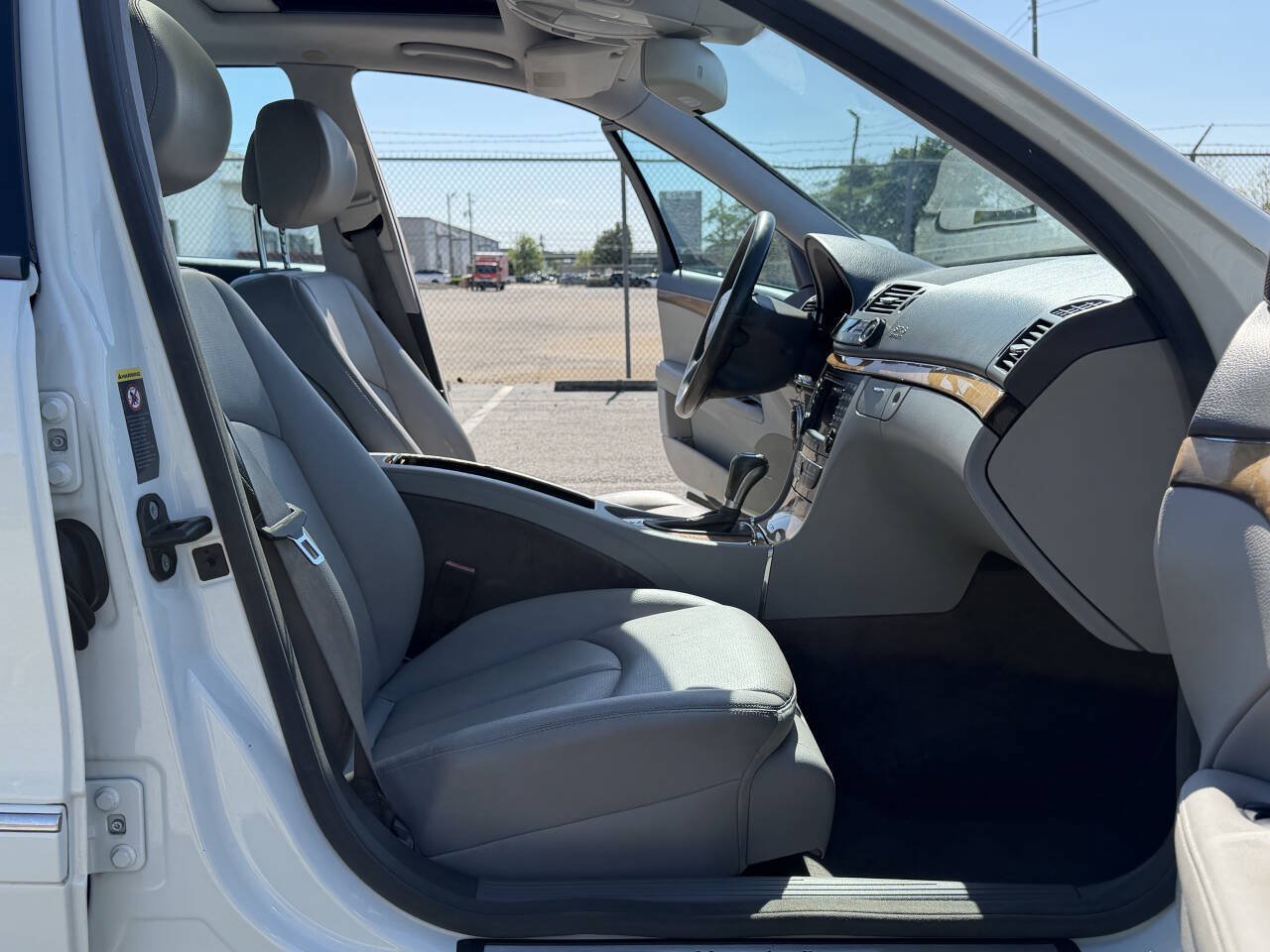 Used 2008 Mercedes-Benz E 350 4MATIC Sedan image 6