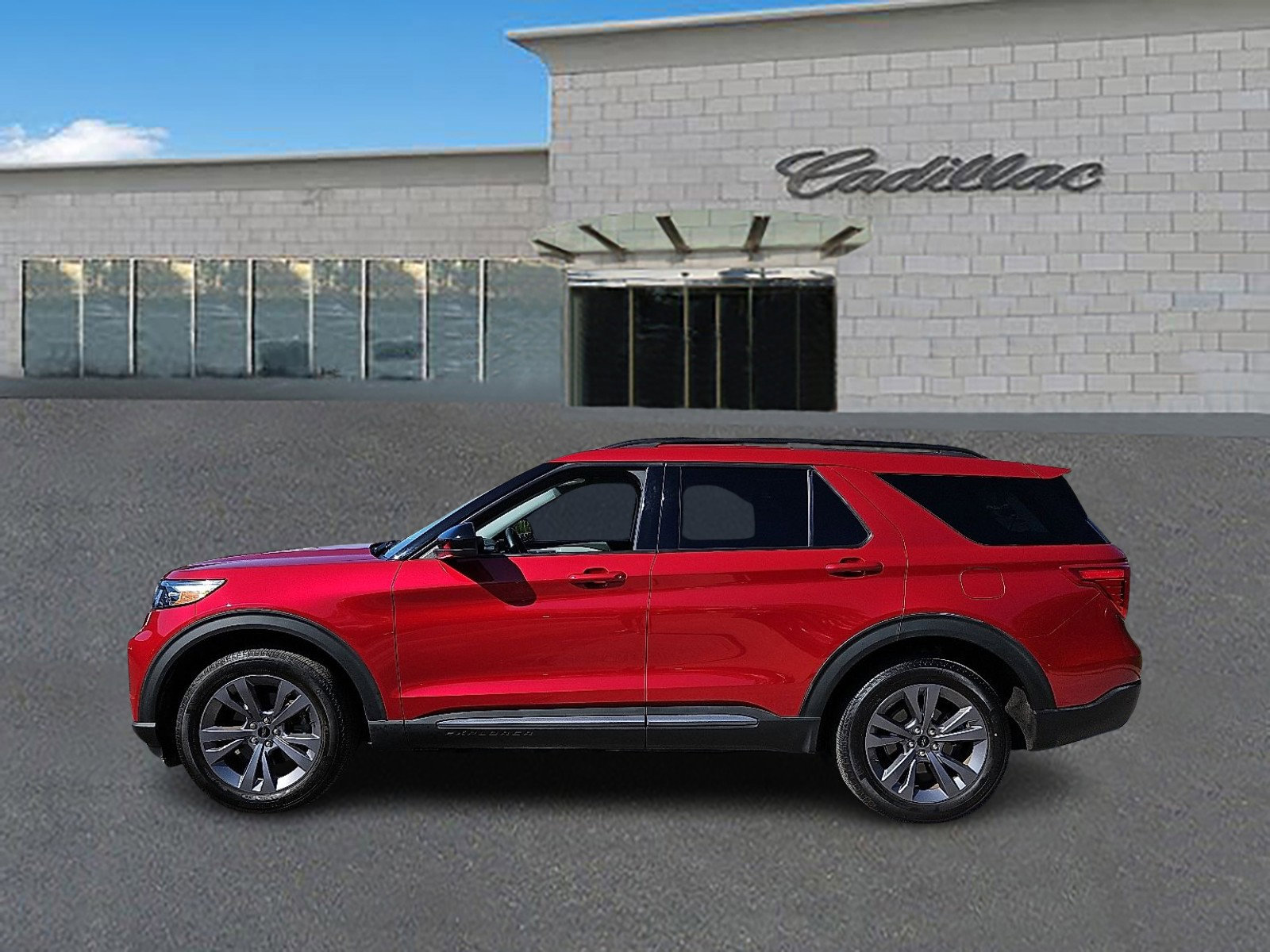 Used 2022 Ford Explorer XLT w/ Equipment Group 202A image 7