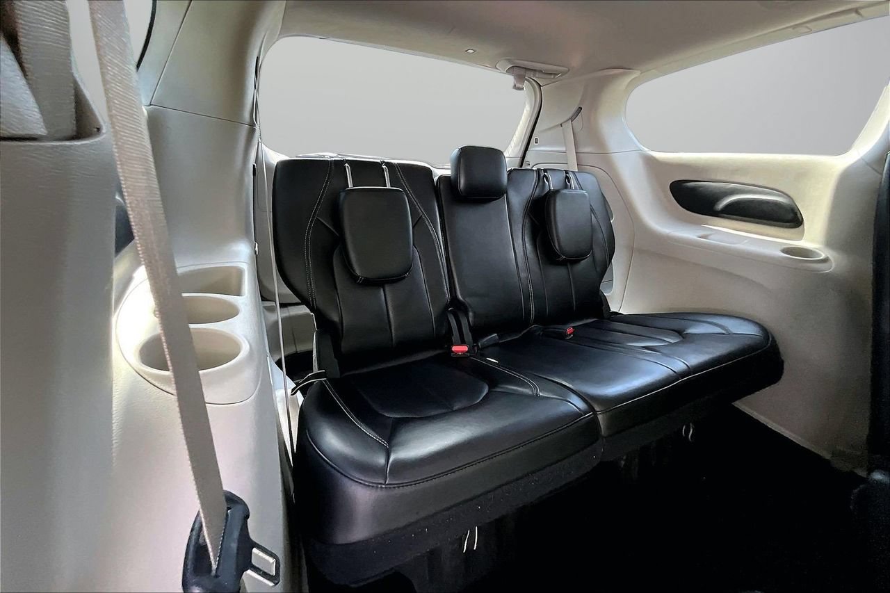 Certified 2023 Chrysler Pacifica Touring-L FWD image 24