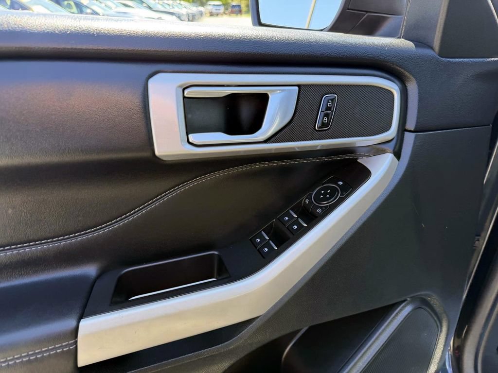 Used 2023 Ford Explorer XLT AWD/4WD image 17