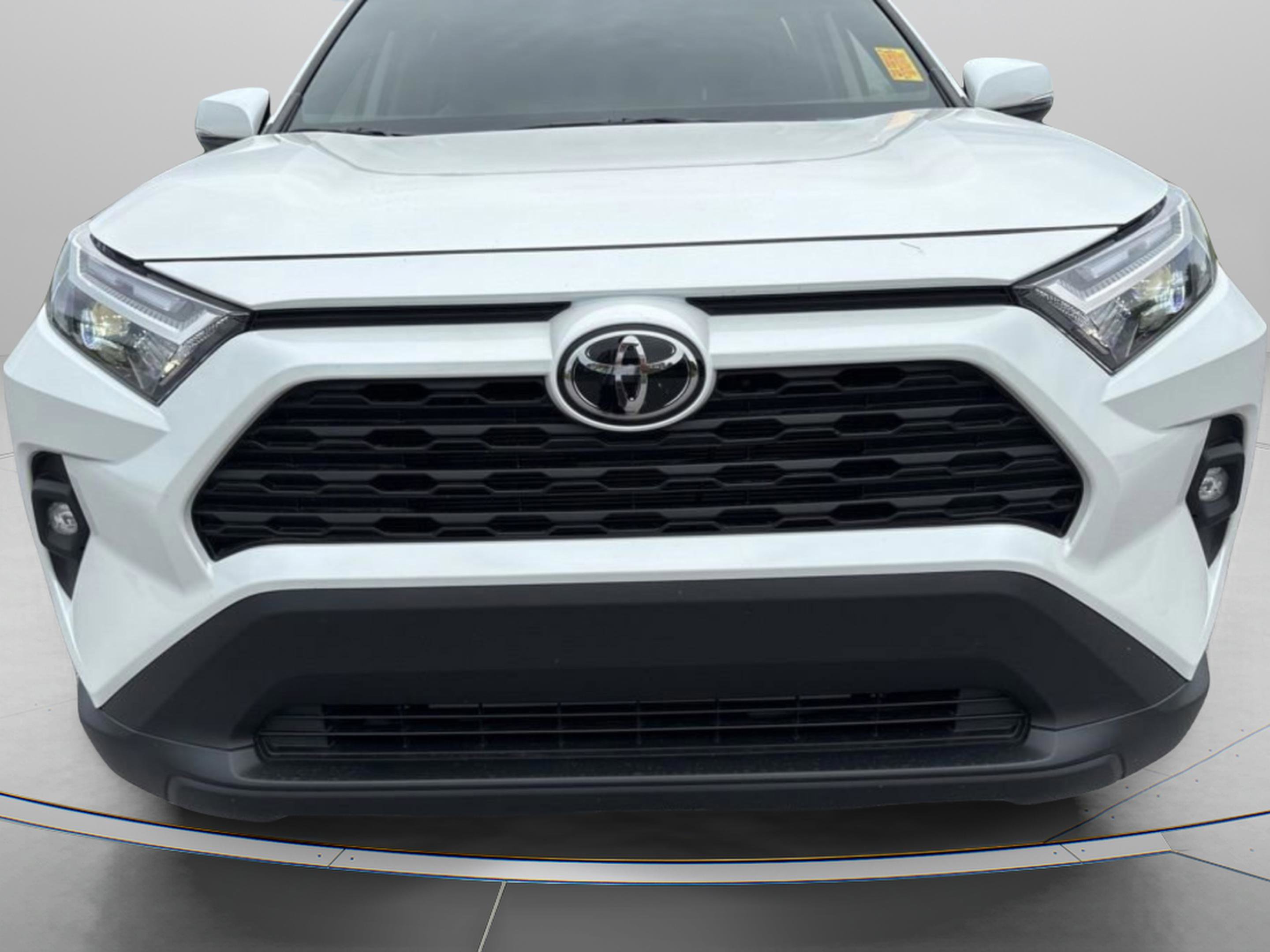 Used 2025 Toyota RAV4 XLE Premium FWD image 4