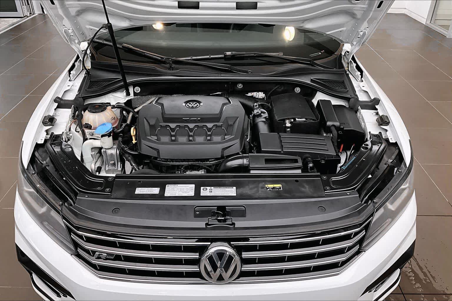 Used 2018 Volkswagen Passat 2.0T R-Line FWD image 28