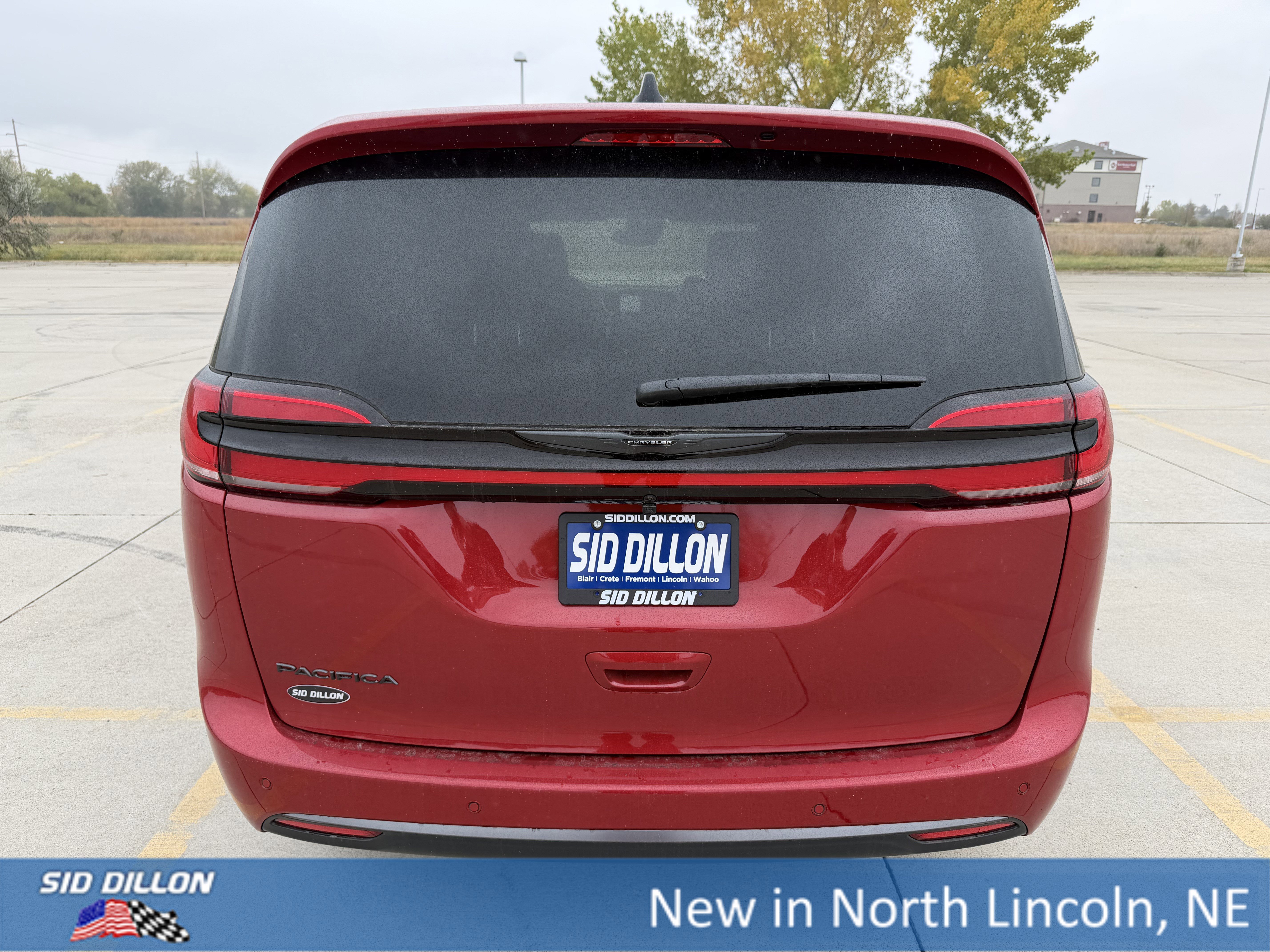 New 2026 Chrysler Pacifica Select image 4