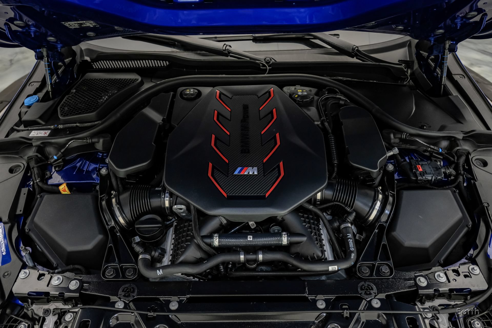 Used 2025 BMW M5 w/ Carbon Package AWD/4WD image 3