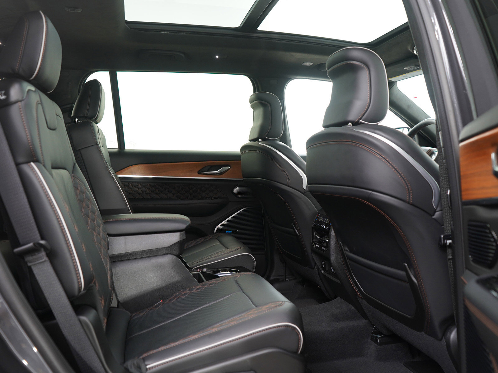 Used 2024 Jeep Grand Cherokee L Summit image 13