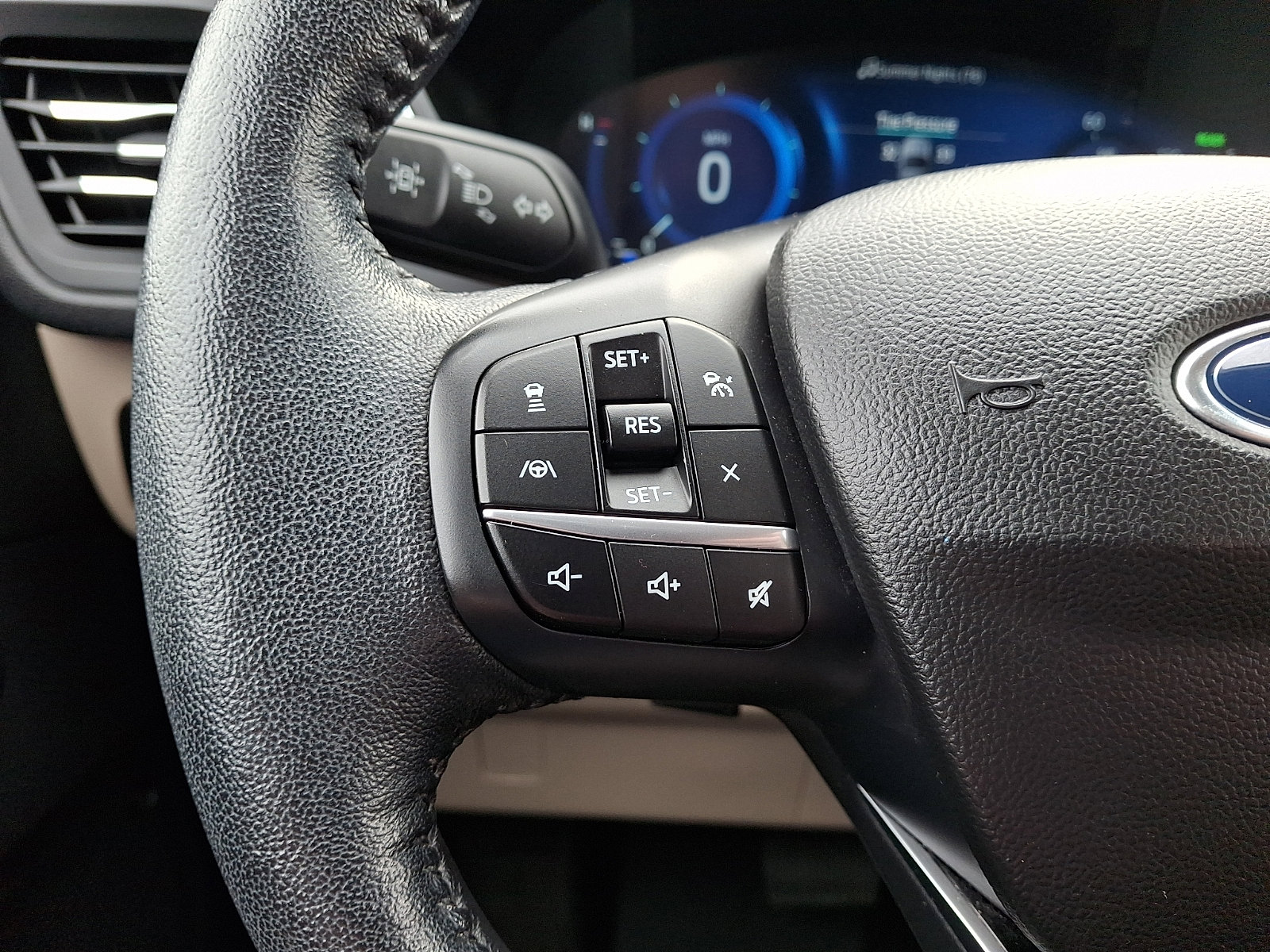 Used 2020 Ford Escape Titanium FWD image 22