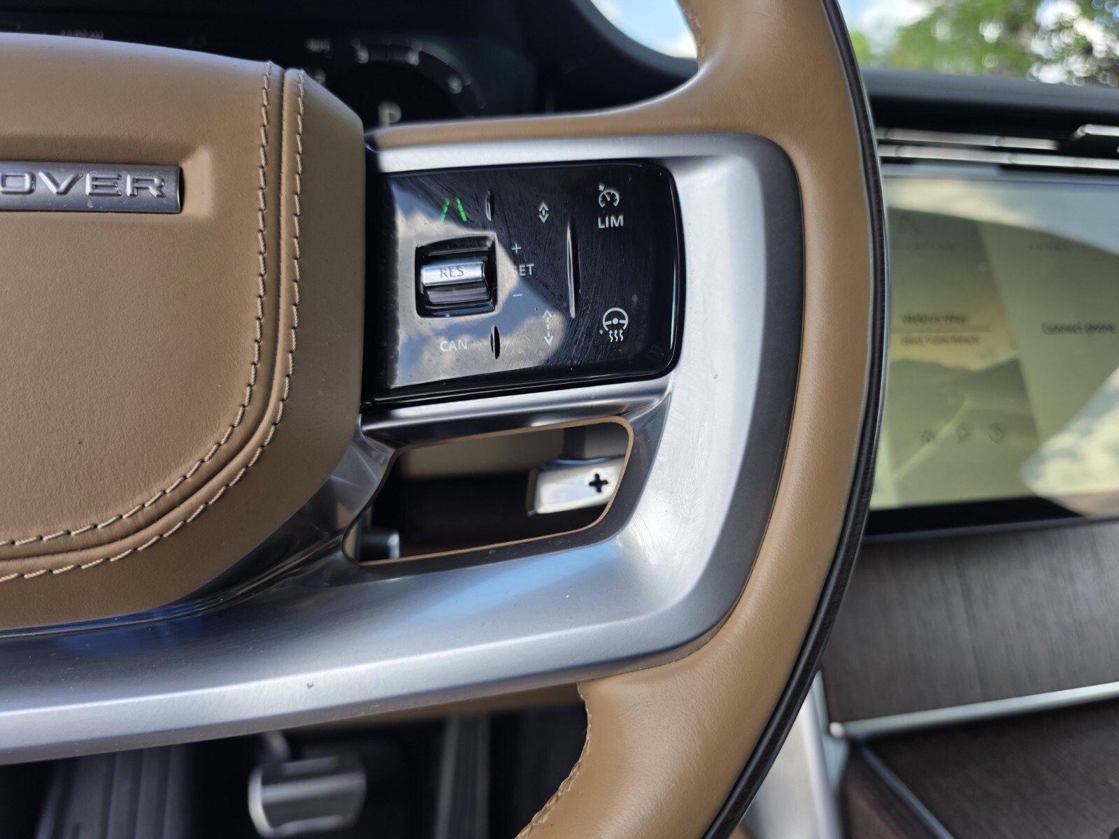 Used 2024 Land Rover Range Rover Long Wheelbase SE image 22