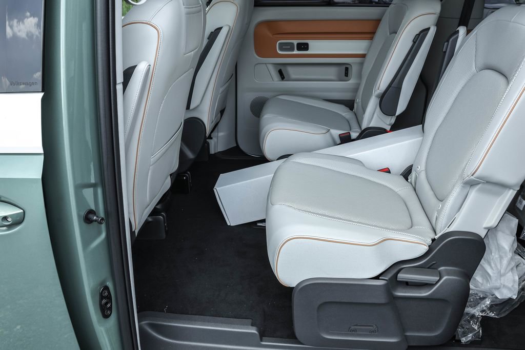 New 2025 Volkswagen ID. Buzz 1st Edition image 33