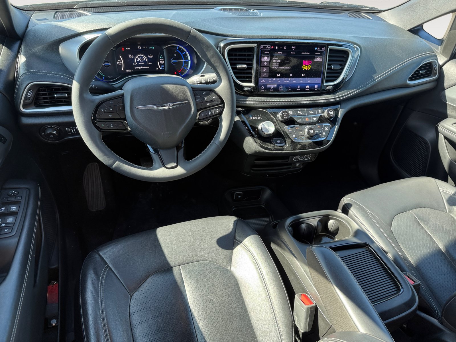 Used 2022 Chrysler Pacifica Touring-L w/ Uconnect Theater Family Group FWD image 15