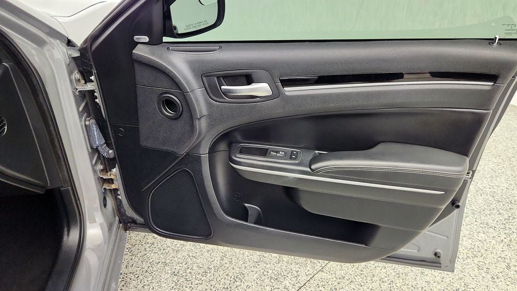 Used 2019 Chrysler 300 S RWD image 27