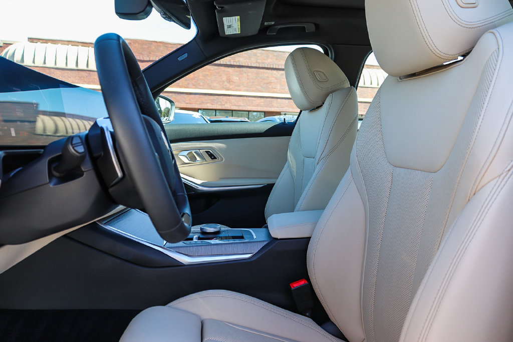Used 2026 BMW 330i Sedan w/ Premium Package RWD image 17