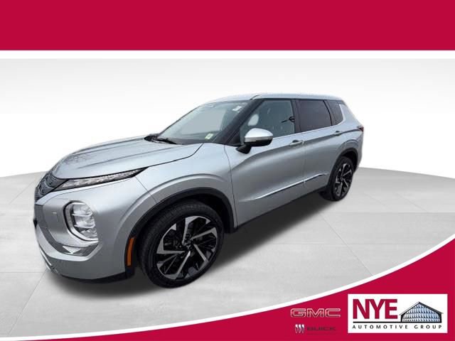 Used 2022 Mitsubishi Outlander SE image 1