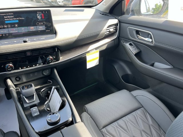 New 2026 Nissan Rogue Platinum AWD/4WD image 16