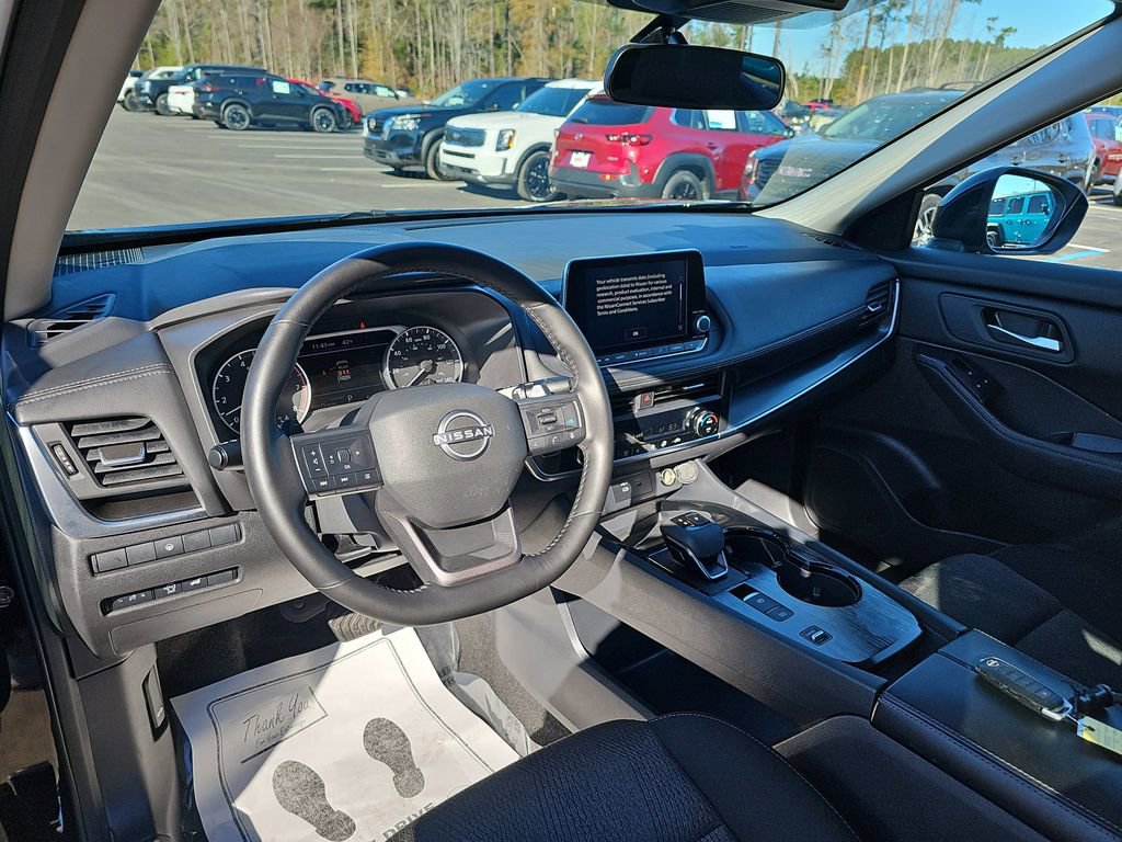 Used 2025 Nissan Rogue SV image 21