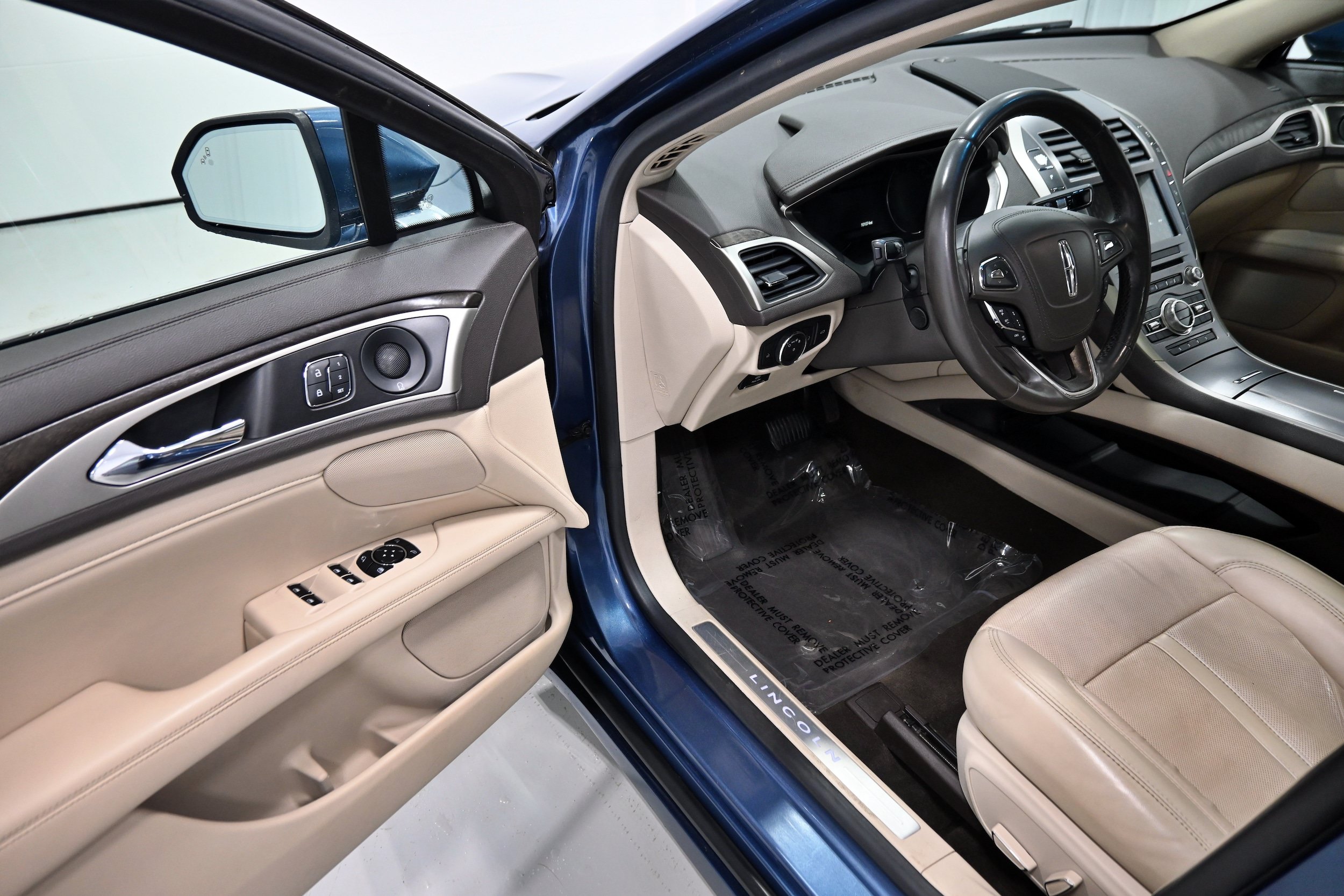 Used 2019 Lincoln MKZ Reserve AWD/4WD image 3
