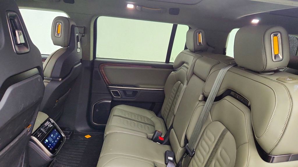Used 2024 Rivian R1S Adventure image 20