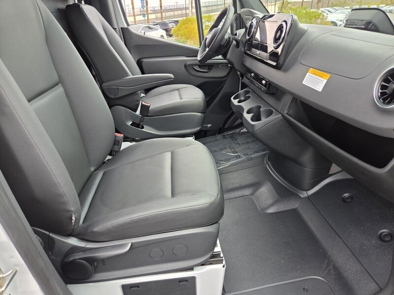 New 2025 Mercedes-Benz eSprinter 170 Cargo image 18