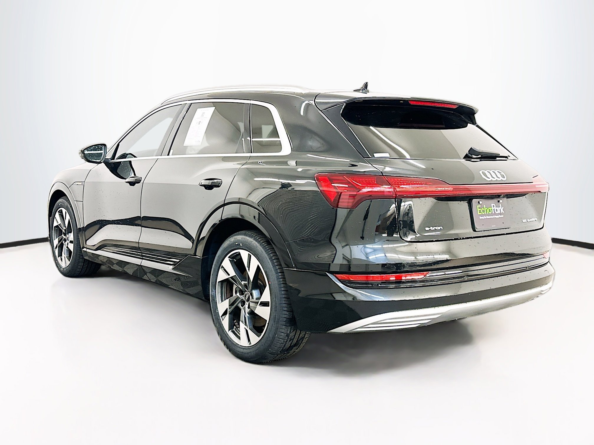 Used 2022 Audi e-tron Premium image 5