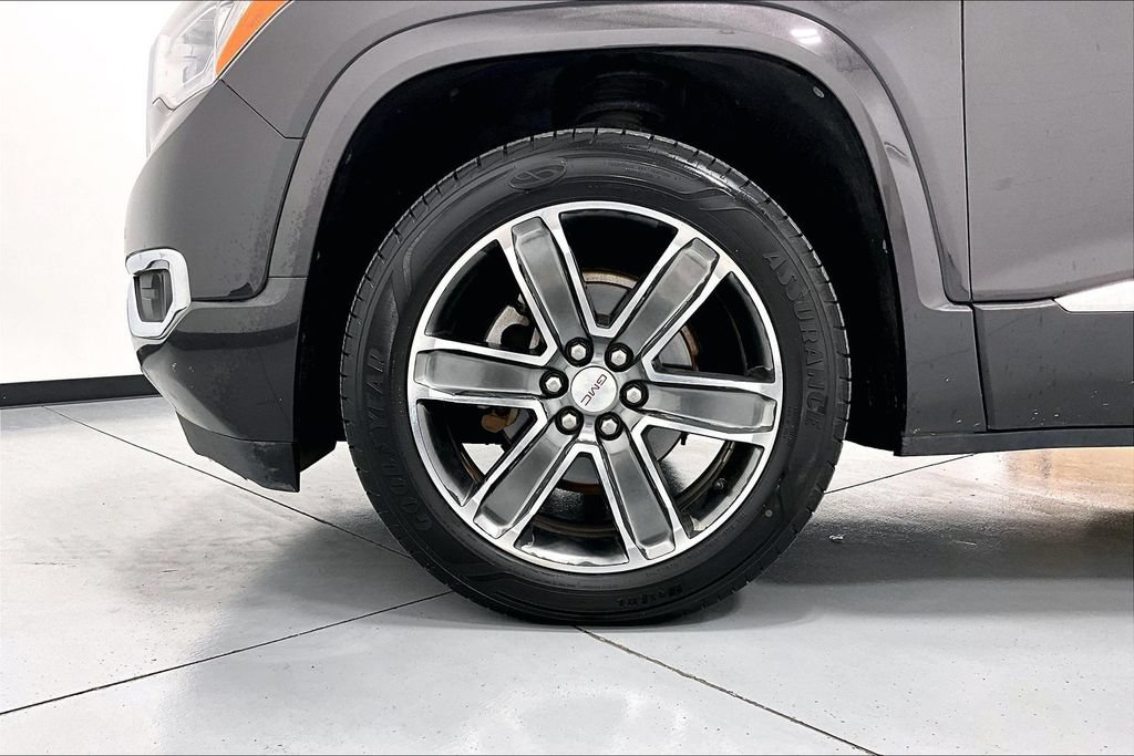 Used 2017 GMC Acadia Denali w/ Technology Package FWD image 10
