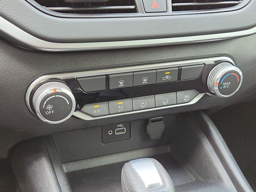Used 2024 Nissan Altima 2.5 S FWD image 10